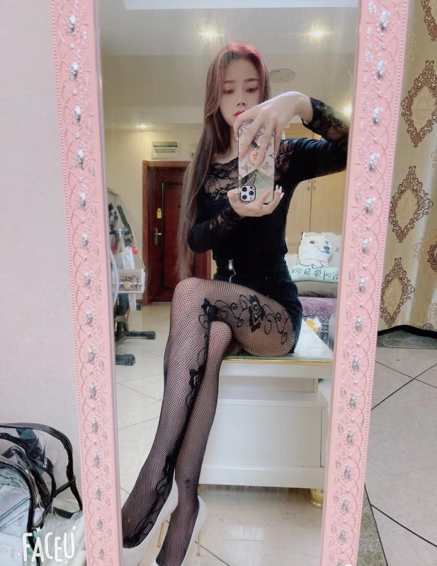 丝袜美腿的雪儿